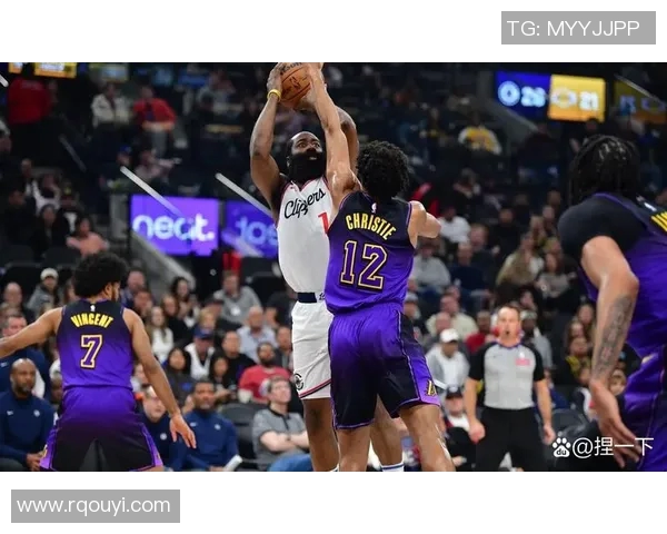 勇士与马刺西部半决赛激战正酣谁将晋级决战舞台 勇士与马刺西部半决赛激战正酣谁将晋级决战舞台