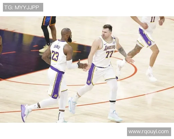 湖人对决太阳精彩回顾与赛后分析全场亮点与球员表现一览